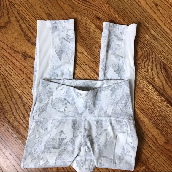 Lululemon White/Gray Pattern Legging - Picture 7 of 12